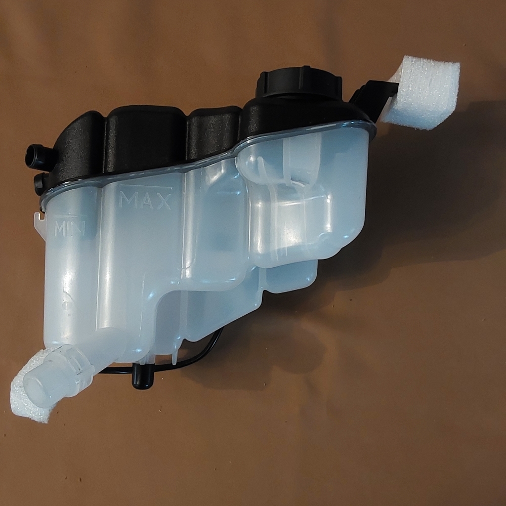 LR024296 coolant radiator reservoir tank for Land Rover (11)